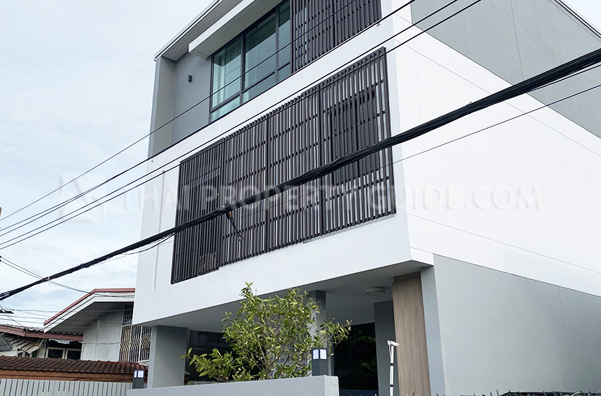 House with Private Pool in Sukhumvit 