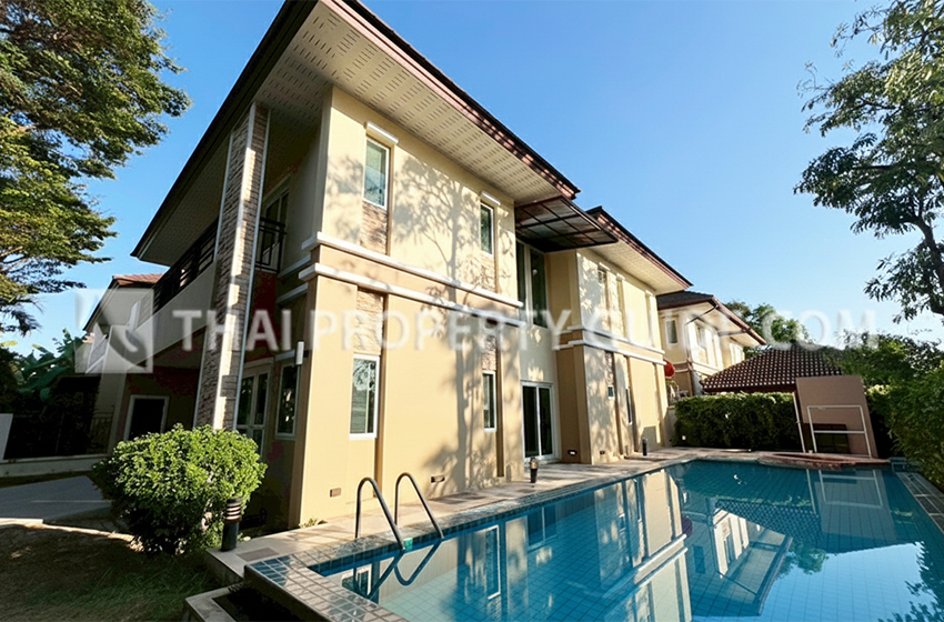House with Private Pool in Sukhumvit