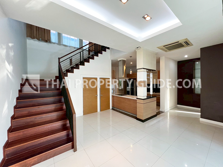 House with Private Pool in Sukhumvit 