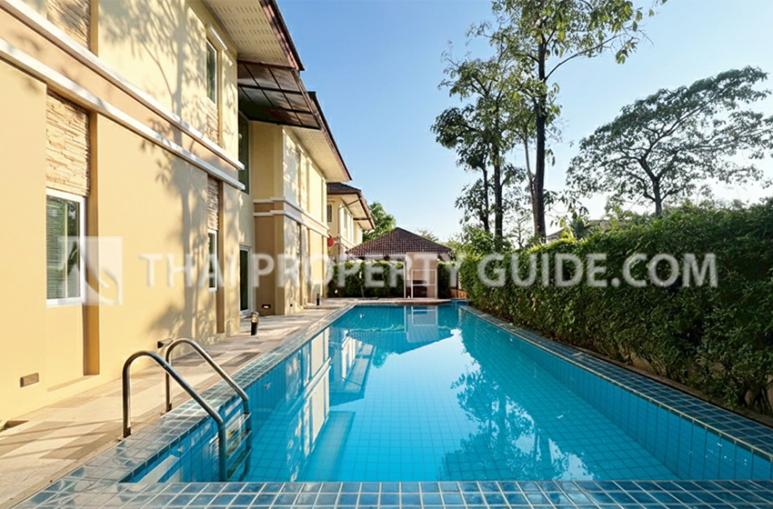 House with Private Pool in Sukhumvit 