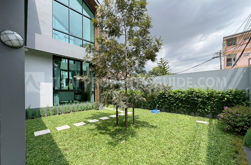 House with Private Pool in Sukhumvit 