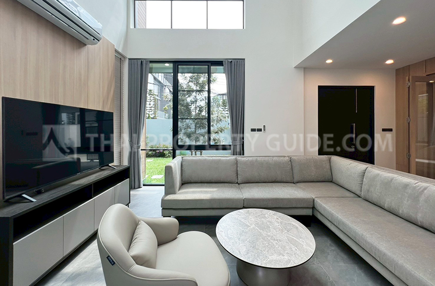House with Private Pool in Sukhumvit 