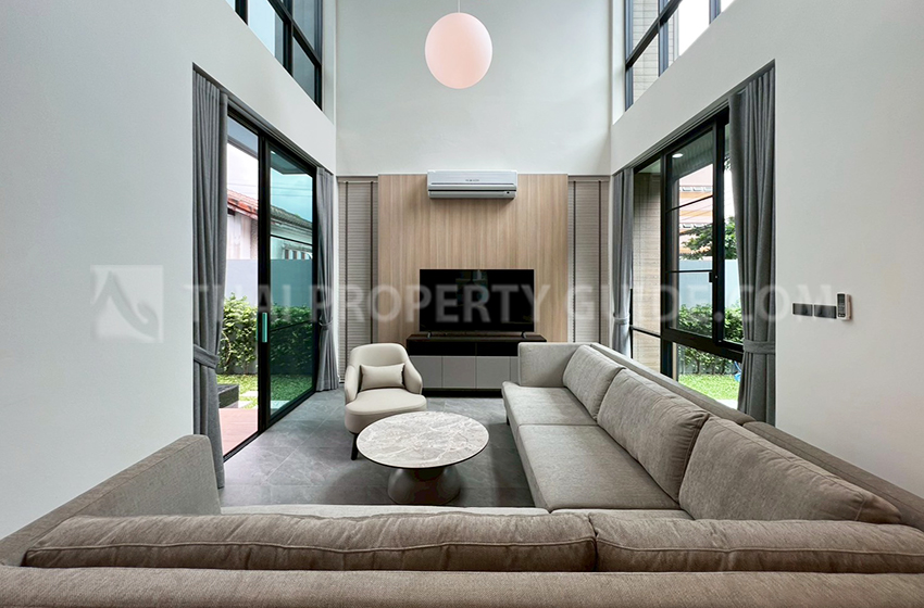 House with Private Pool in Sukhumvit 