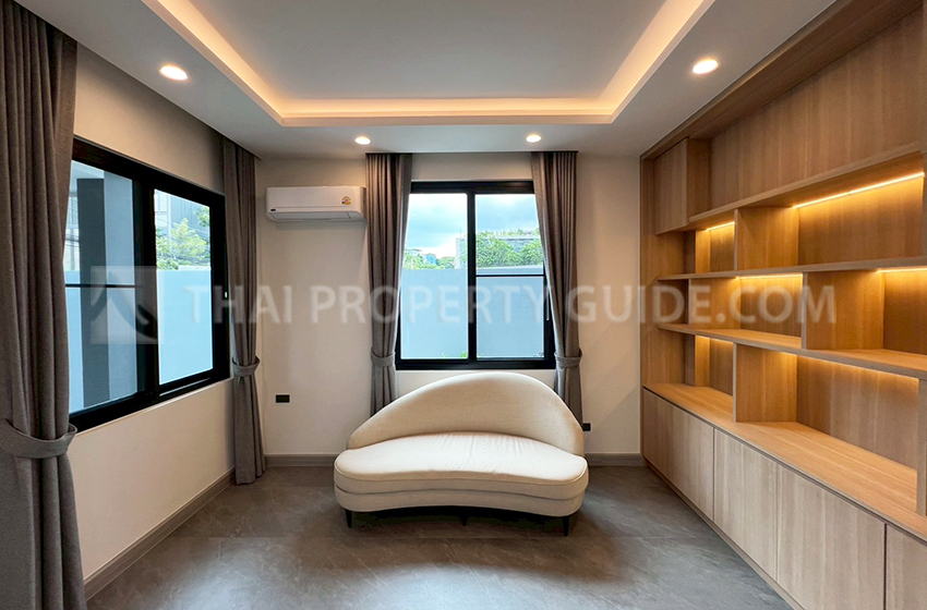 House with Private Pool in Sukhumvit 