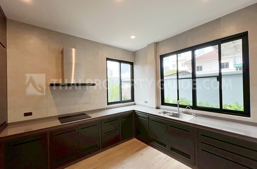 House with Private Pool in Sukhumvit 