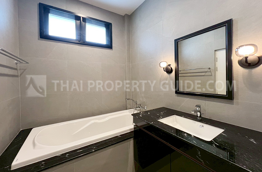 House with Private Pool in Sukhumvit 