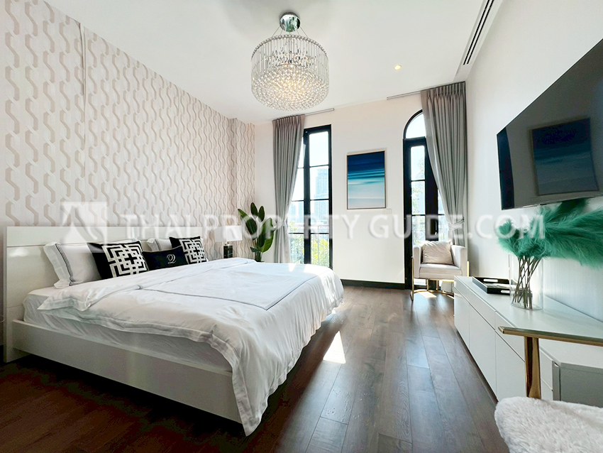 House with Private Pool in Sukhumvit 