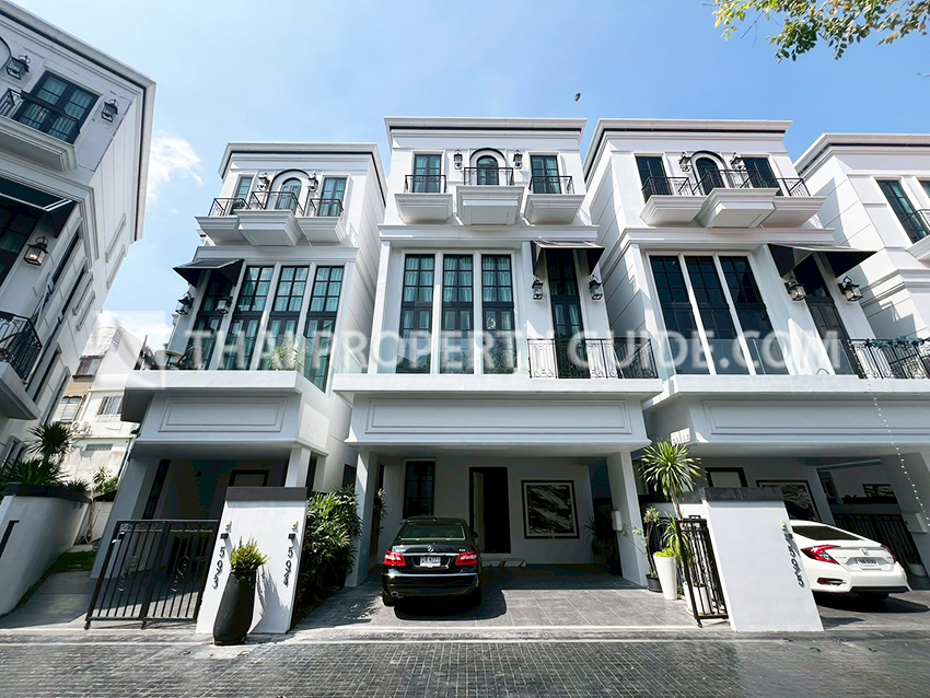 House with Private Pool for rent in Sukhumvit