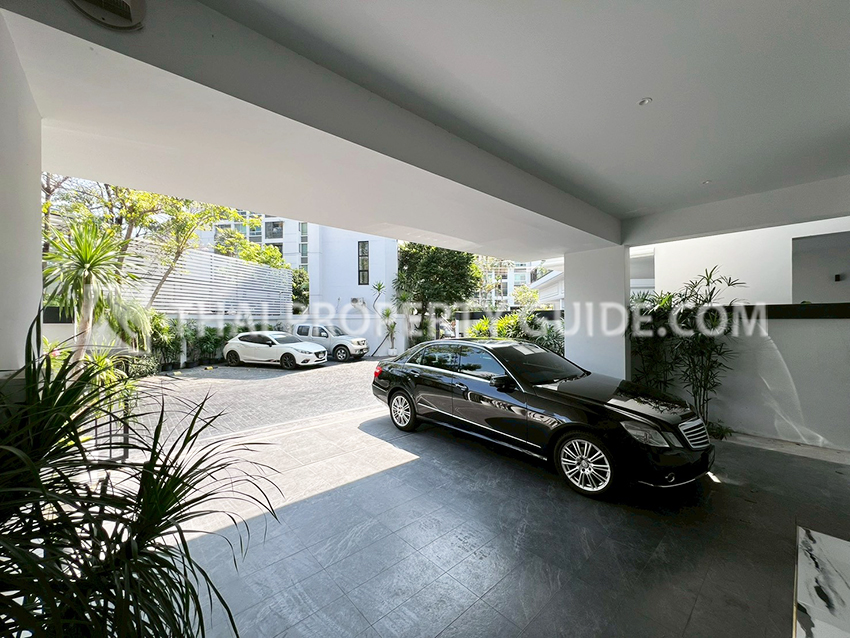 House with Private Pool in Sukhumvit 