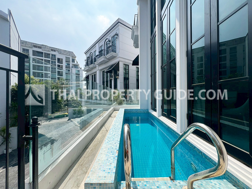 House with Private Pool in Sukhumvit 
