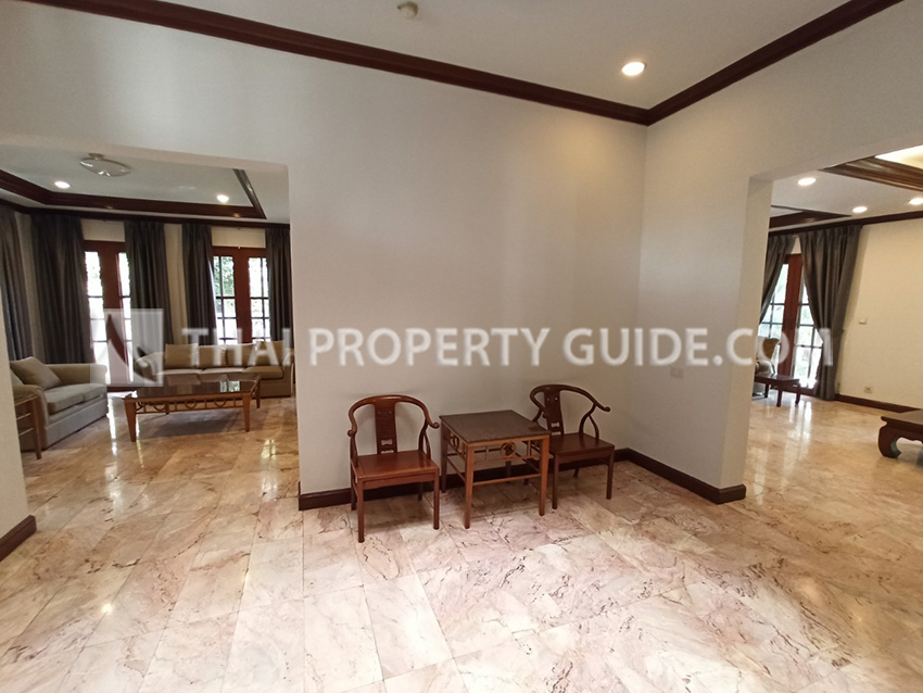 House with Shared Pool in Bangnatrad 