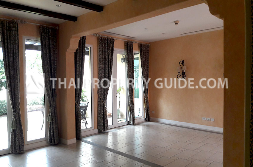 House with Shared Pool in Bangnatrad 