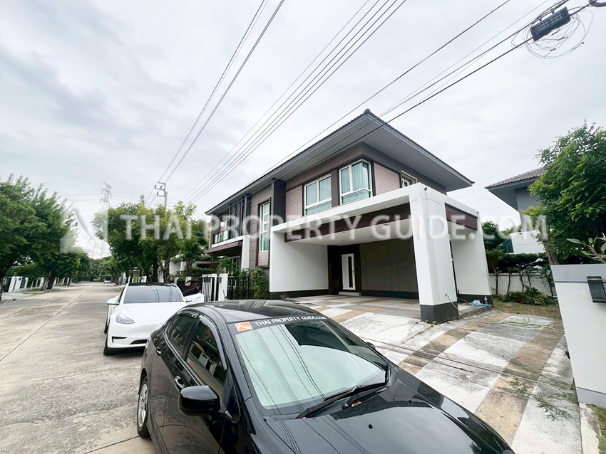 House with Shared Pool for rent in Bangnatrad