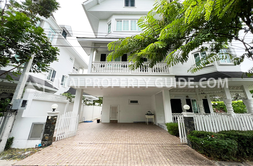 House with Shared Pool in Bangnatrad 