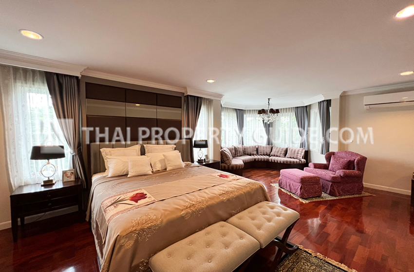 House with Shared Pool in Bangnatrad 