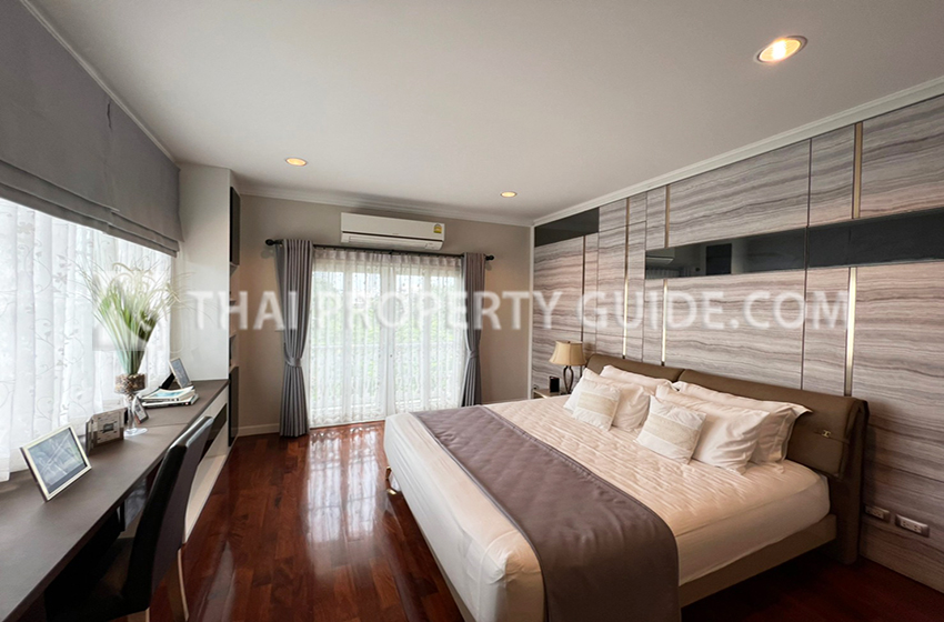 House with Shared Pool in Bangnatrad 