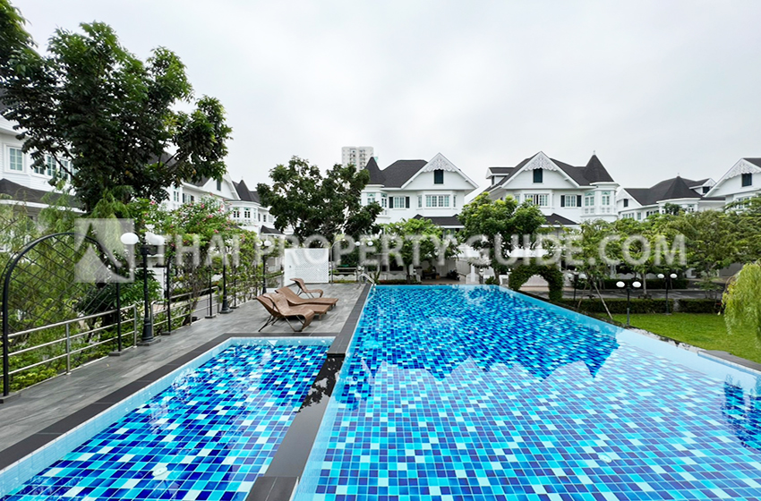 House with Shared Pool in Bangnatrad 