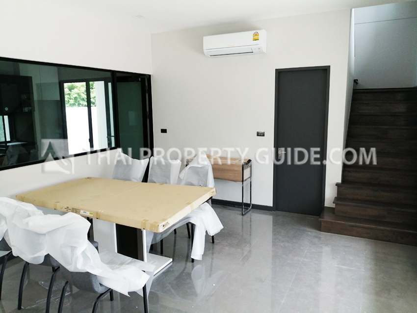House with Shared Pool in Bangnatrad 