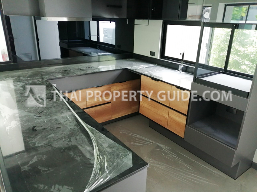 House with Shared Pool in Bangnatrad 