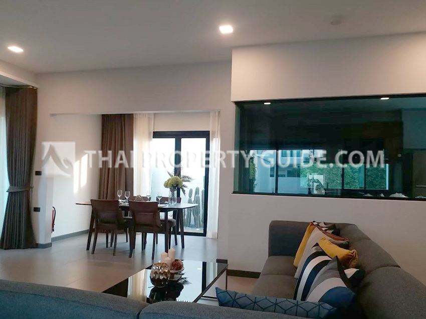 House with Shared Pool in Bangnatrad 