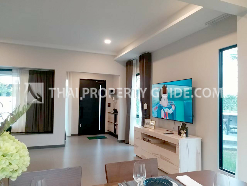 House with Shared Pool in Bangnatrad 