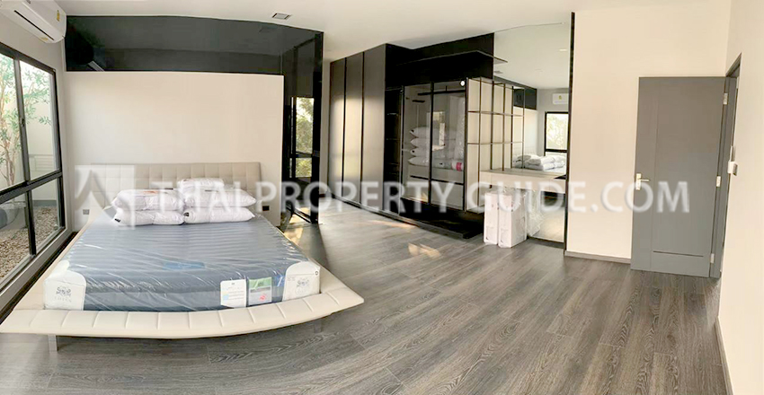 House with Shared Pool in Bangnatrad 