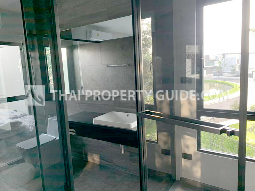 House with Shared Pool in Bangnatrad 
