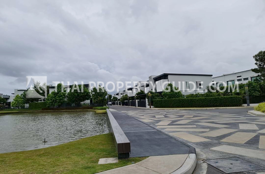 House with Shared Pool in Bangnatrad 