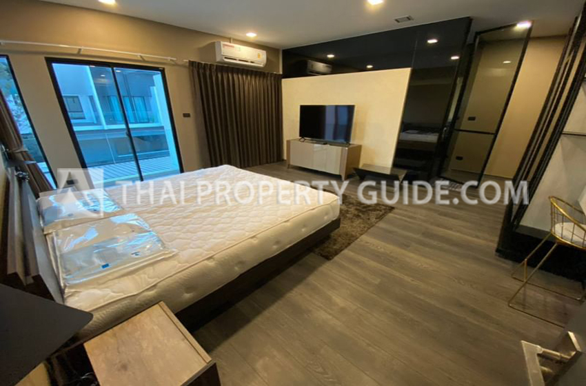 House with Shared Pool in Bangnatrad 