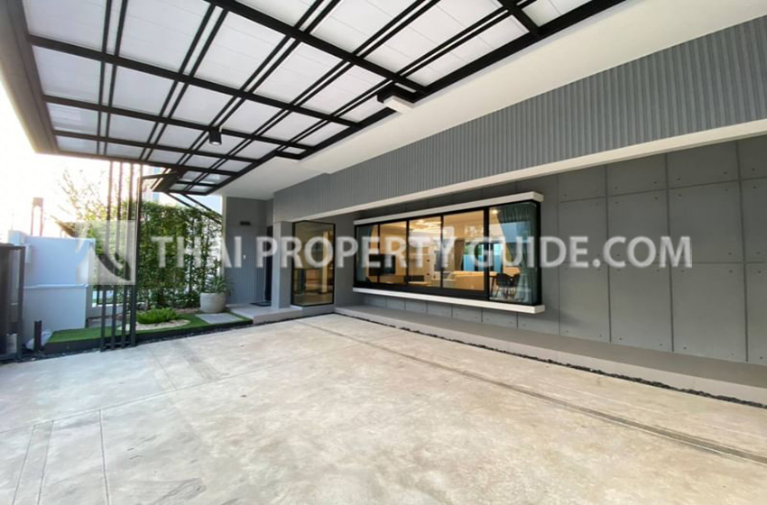 House with Shared Pool in Bangnatrad 