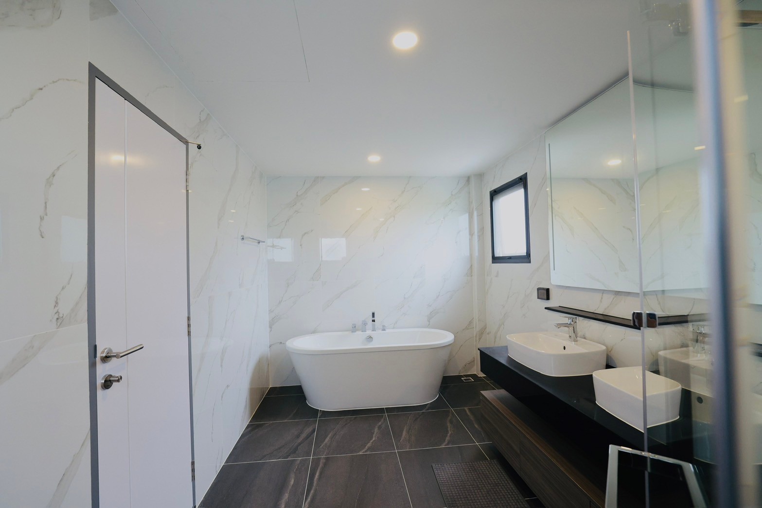 House with Shared Pool in Bangnatrad 