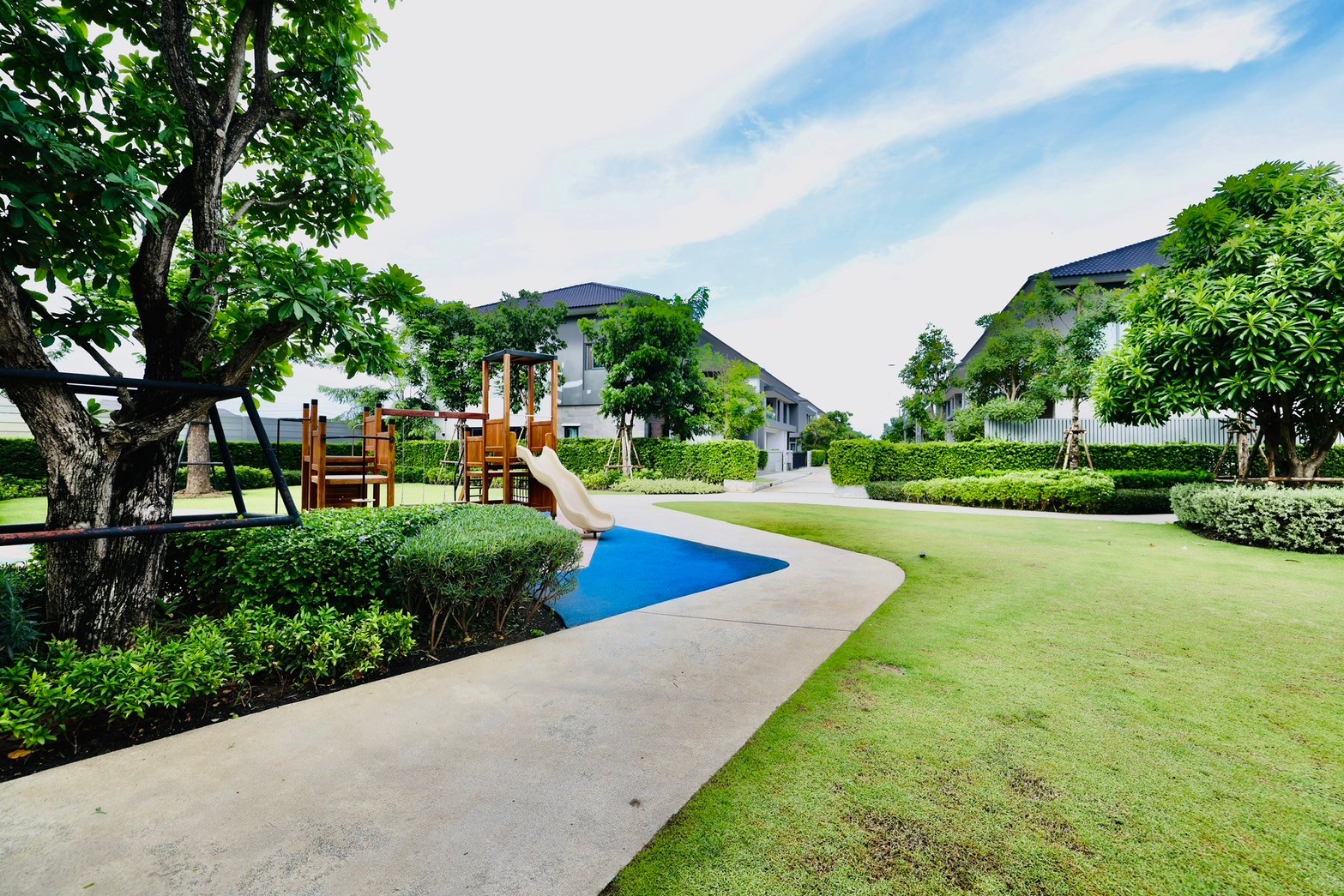 House with Shared Pool in Bangnatrad 