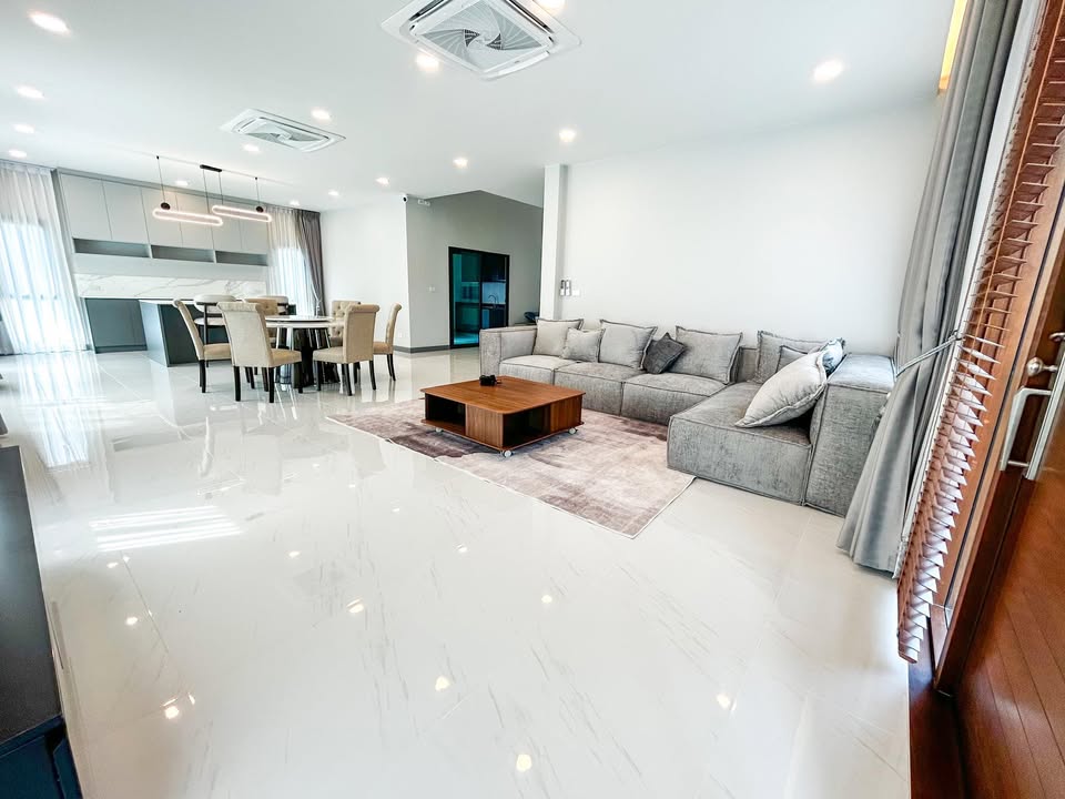House with Shared Pool in Bangnatrad 