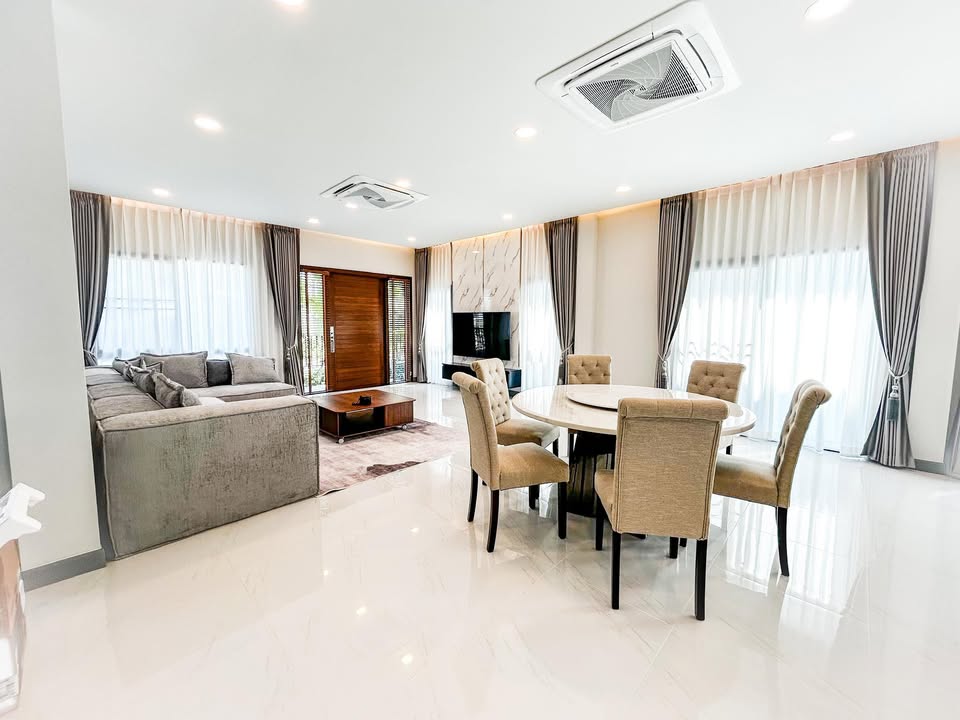 House with Shared Pool in Bangnatrad 