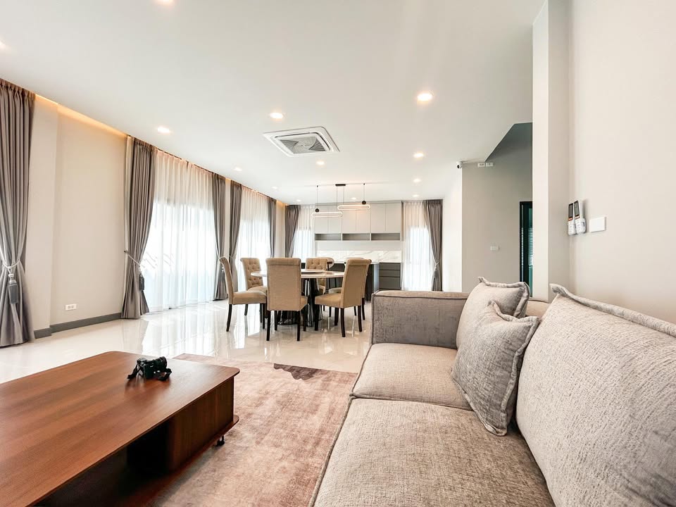 House with Shared Pool in Bangnatrad 