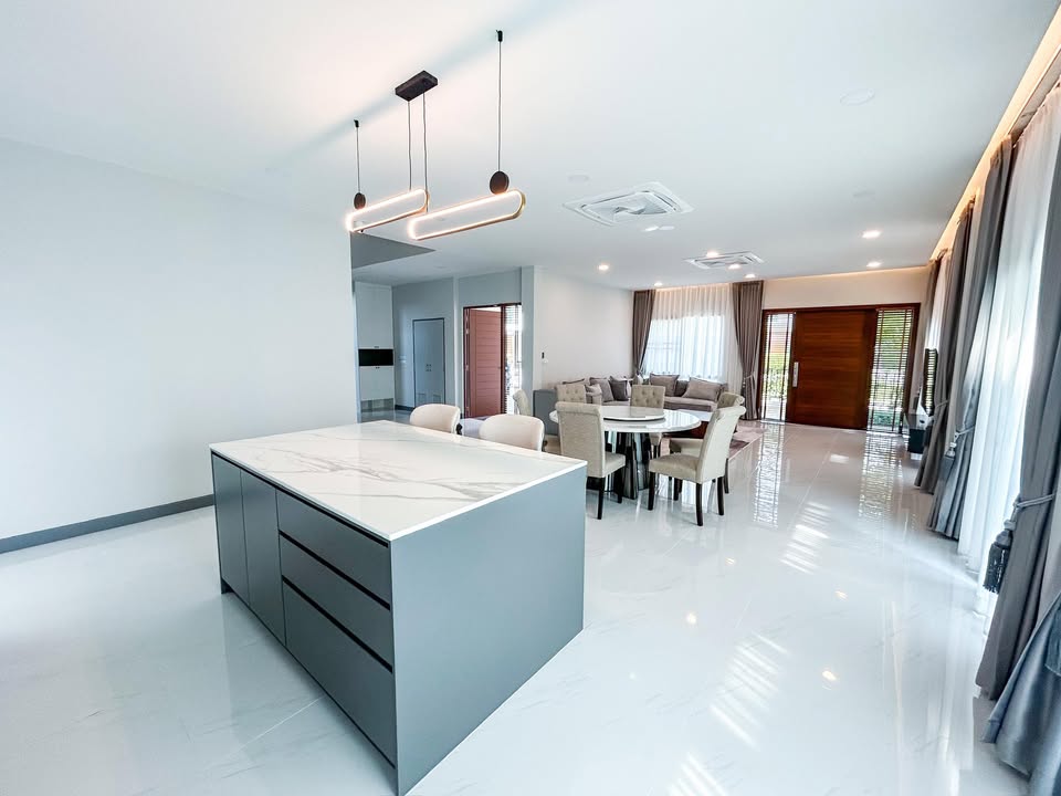 House with Shared Pool in Bangnatrad 