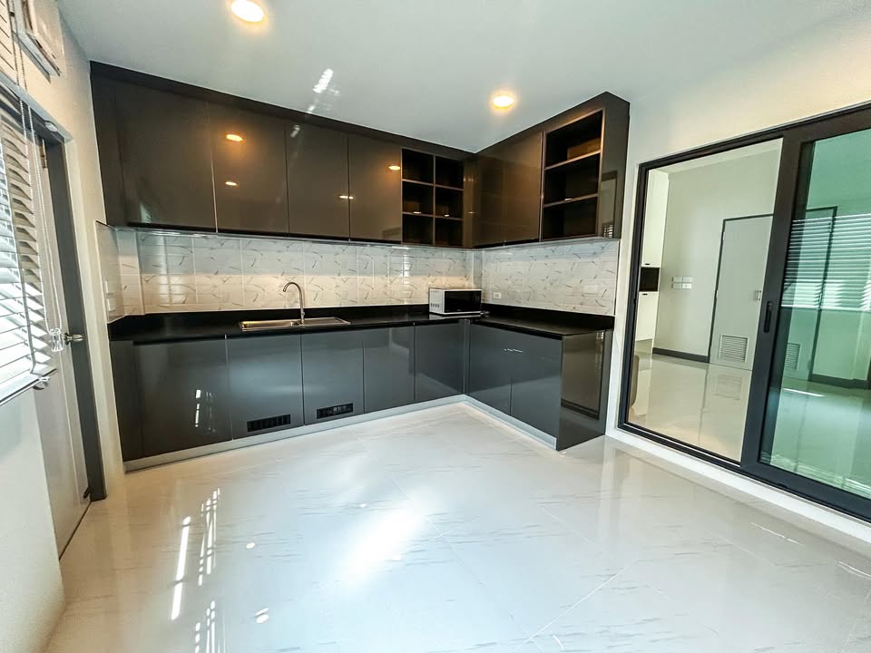House with Shared Pool in Bangnatrad 