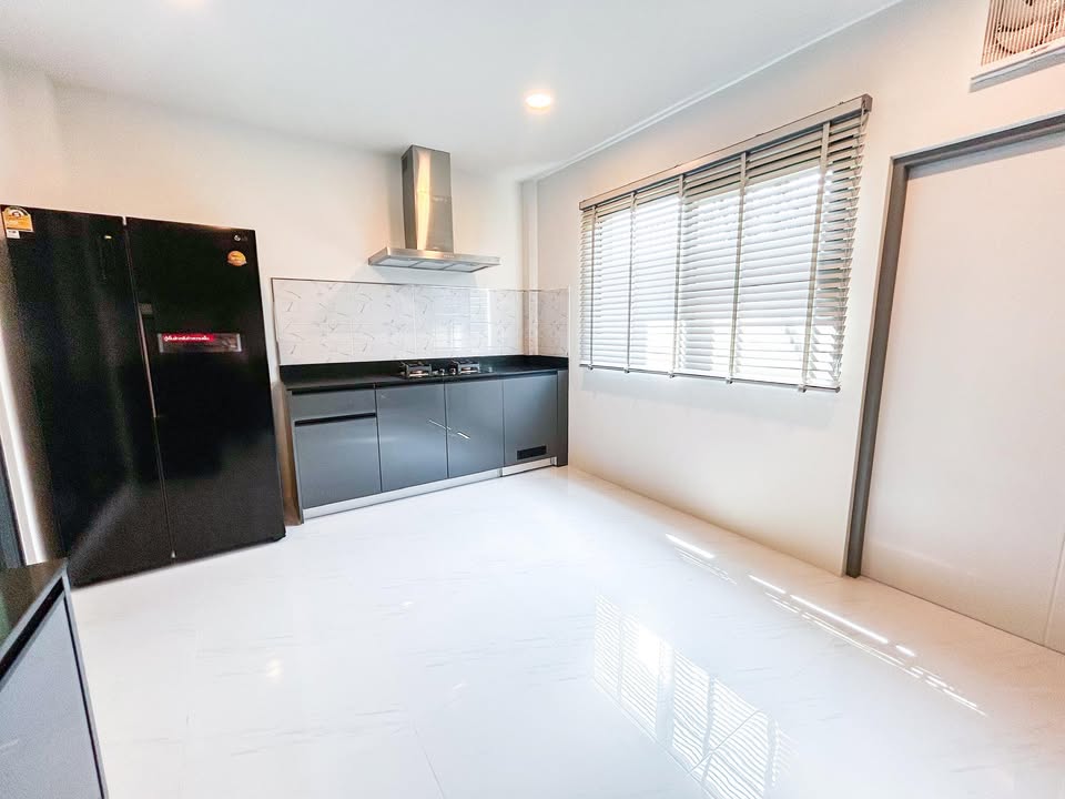 House with Shared Pool in Bangnatrad 