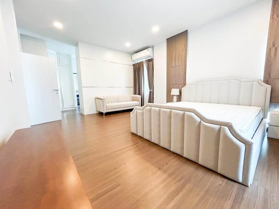House with Shared Pool in Bangnatrad 