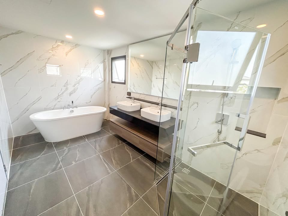 House with Shared Pool in Bangnatrad 