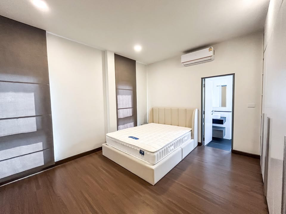 House with Shared Pool in Bangnatrad 