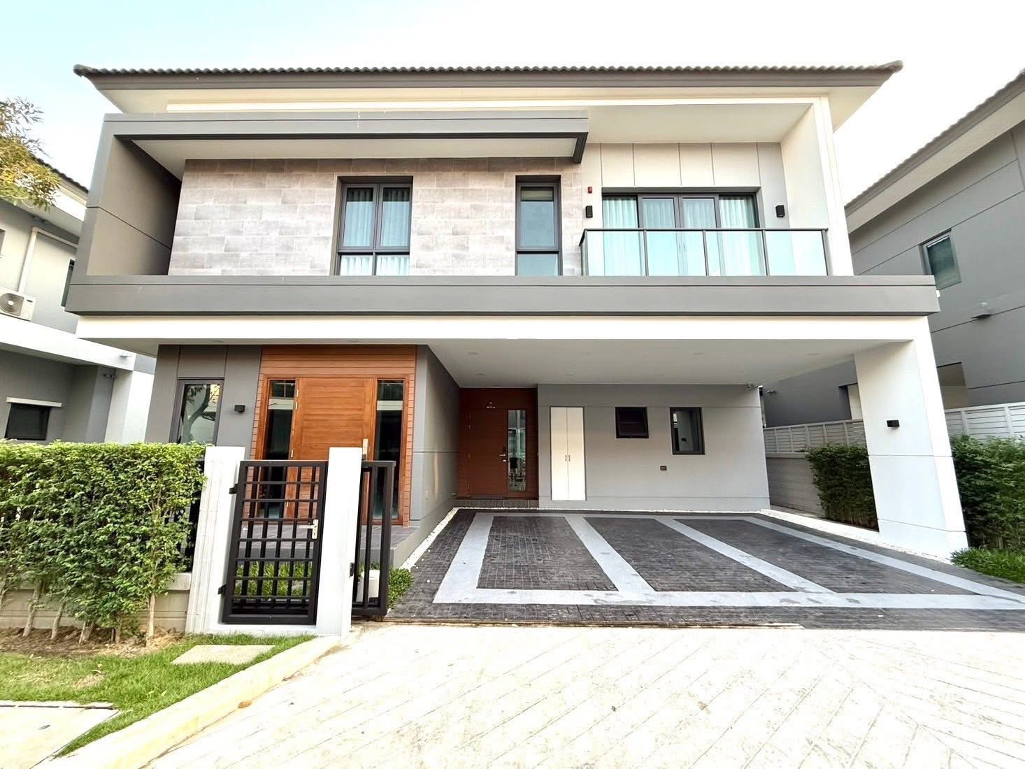 House with Shared Pool in Bangnatrad