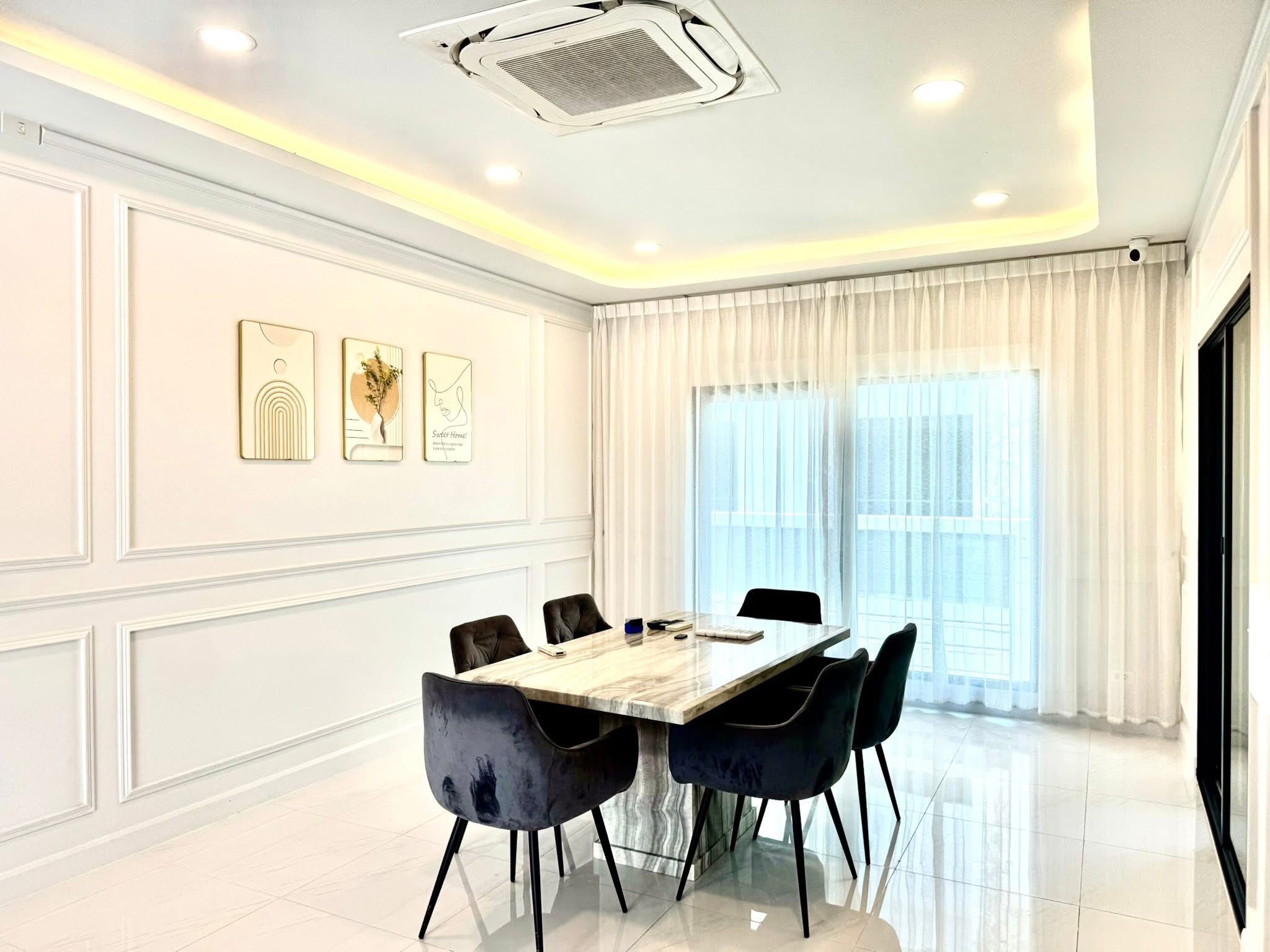 House with Shared Pool in Bangnatrad 