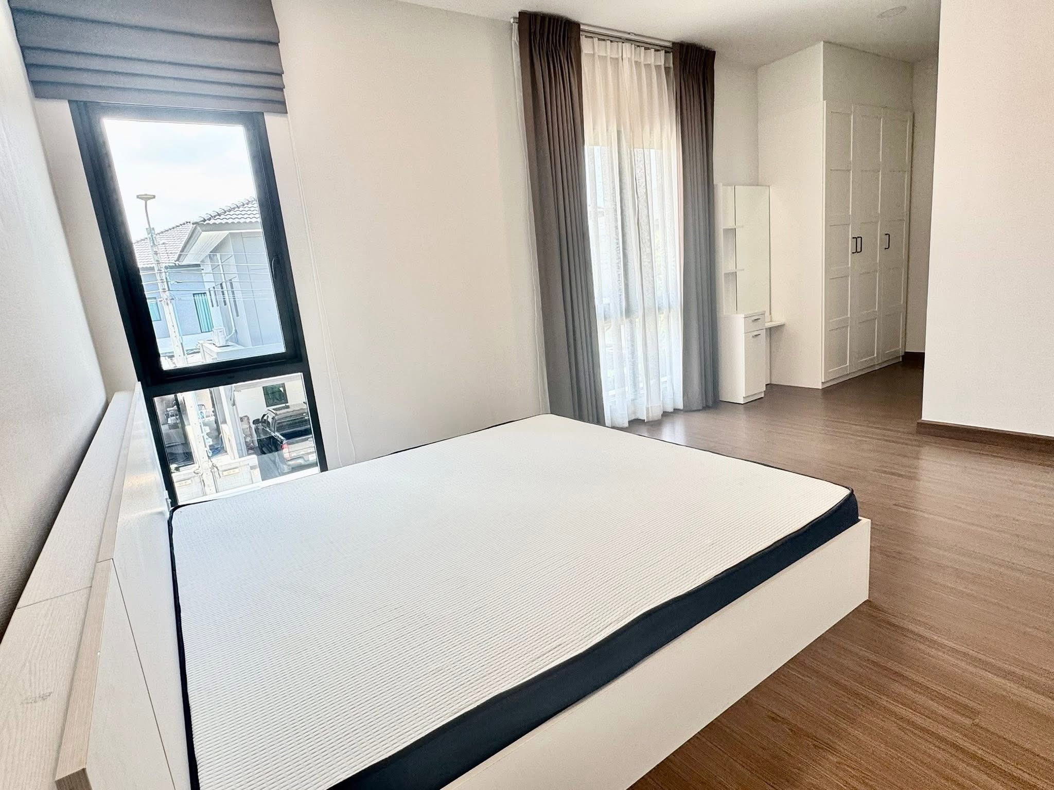 House with Shared Pool in Bangnatrad 