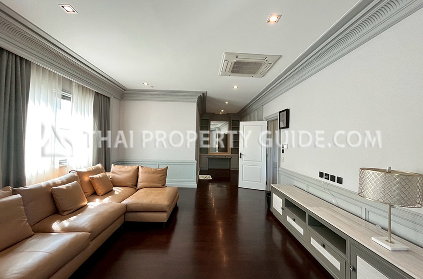 House with Shared Pool in Bangnatrad 