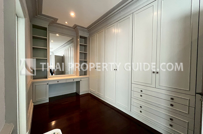 House with Shared Pool in Bangnatrad 