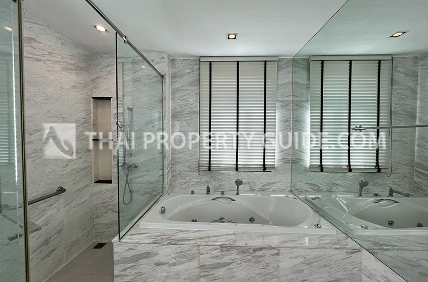 House with Shared Pool in Bangnatrad 