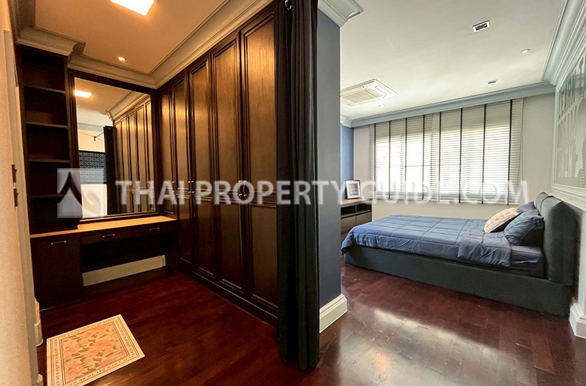 House with Shared Pool in Bangnatrad 