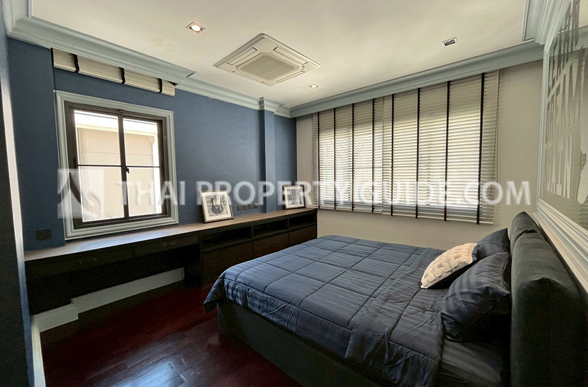 House with Shared Pool in Bangnatrad 