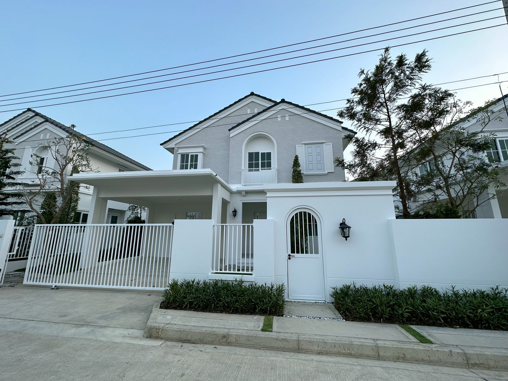 House with Shared Pool for rent in Bangnatrad
